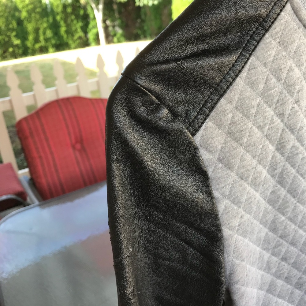 Small Jacket - Picture 5 of 6